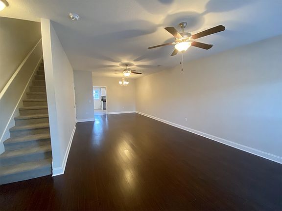 Huge living / dining room with stunning flooring !