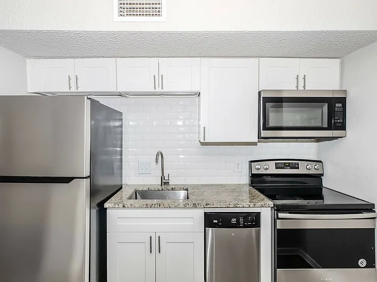 Lamar Place Apartments — Photo 30