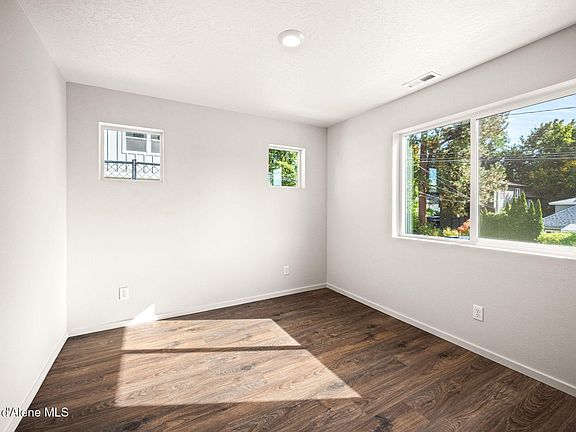 4th image of 1095 W Pinewood Loop