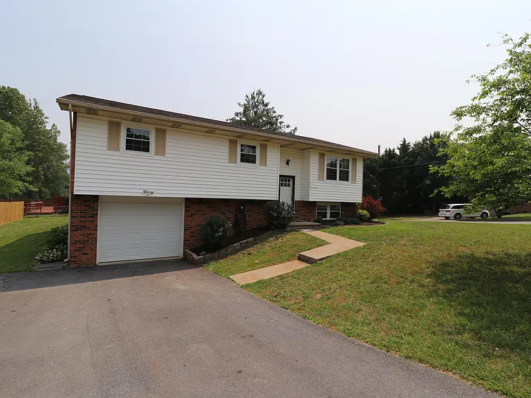 937 Ragle St — Photo 1