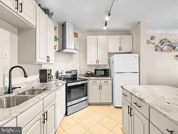 4th image of 105 56th St #205-P1