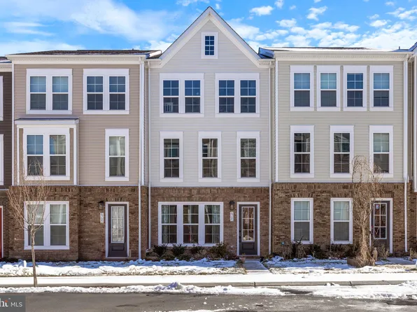 6705 Upland Manor Dr, Gainesville, VA 20155