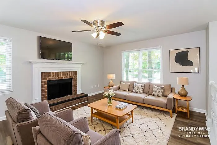 4 bed, 2.0 bath, 1579 sqft, $1,975 — Photo 3