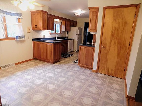 4th image of 5329 Gargasz Dr
