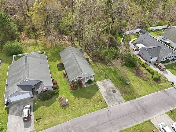 5th image of 442 Sean River Rd.