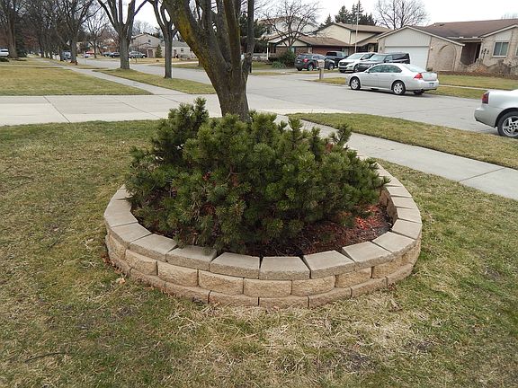 2nd image of 42758 Sycamore Dr