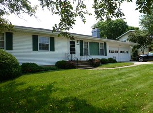 1214 Vista Ct, Muscatine, IA 52761
