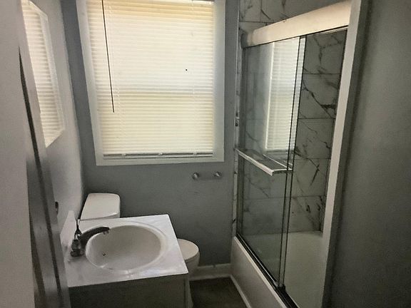 5th image of 3426 Caroline Ave