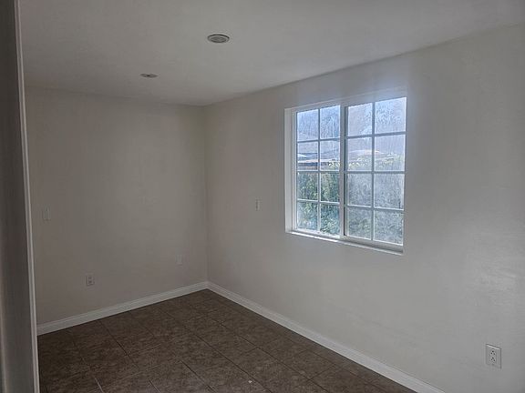 4th image of 1042 Hollister St #2/3
