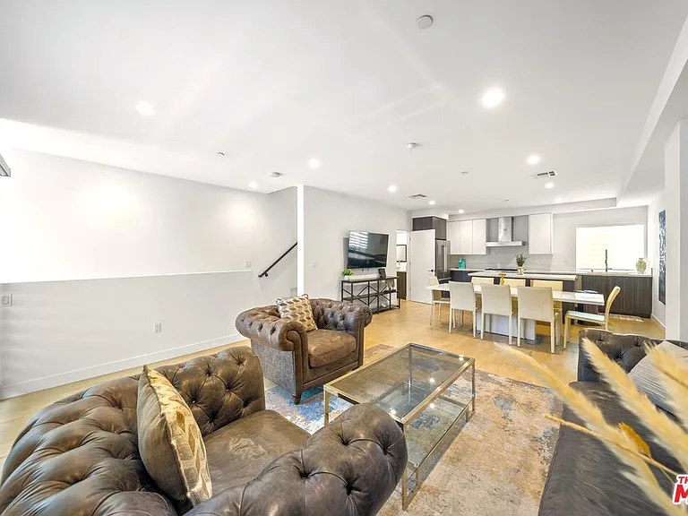 497 N Saint Andrews Pl — Photo 13