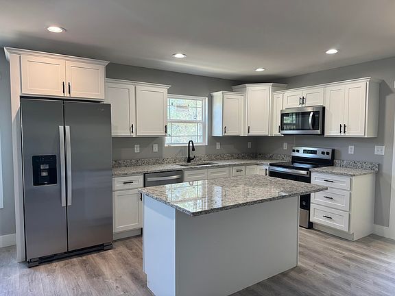 3rd image of 328 Sunny View Rd