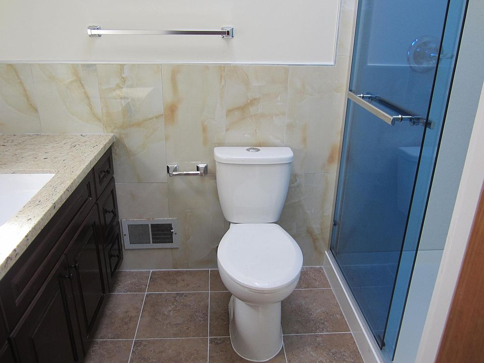 2nd image of 218 University St