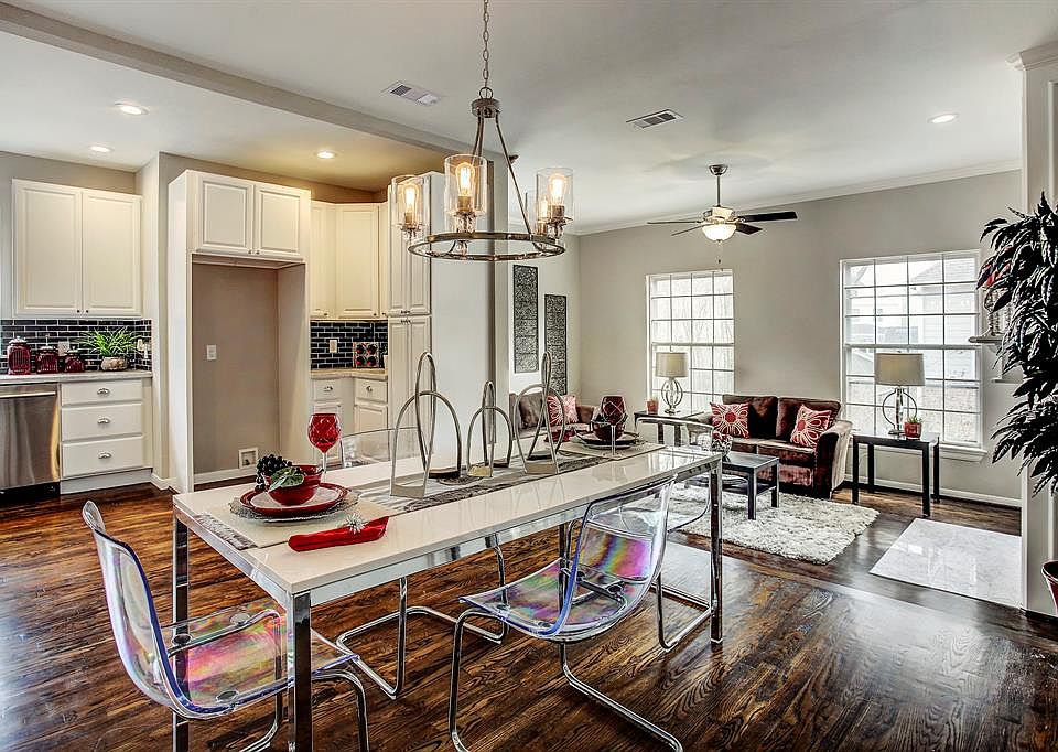 1st image of 2710 N Sabine St APT 107