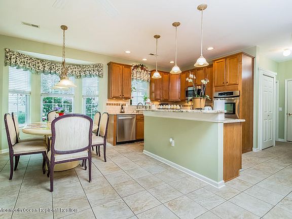 4th image of 58 Enclave Blvd