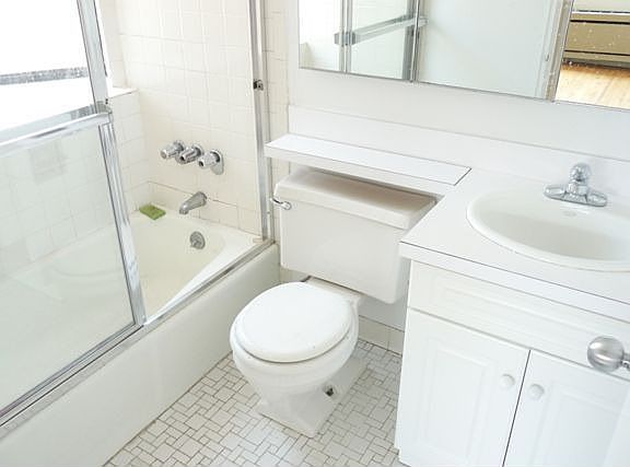 4th image of 345 W 52nd St