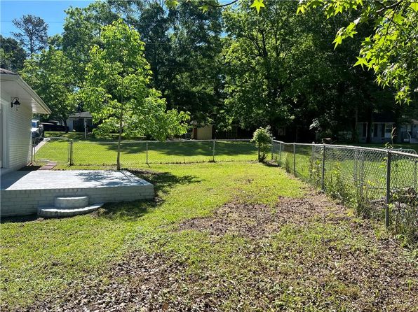 2875 Carriage Ln, College Park, GA 30349