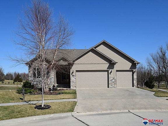 3rd image of 9420 Garland St