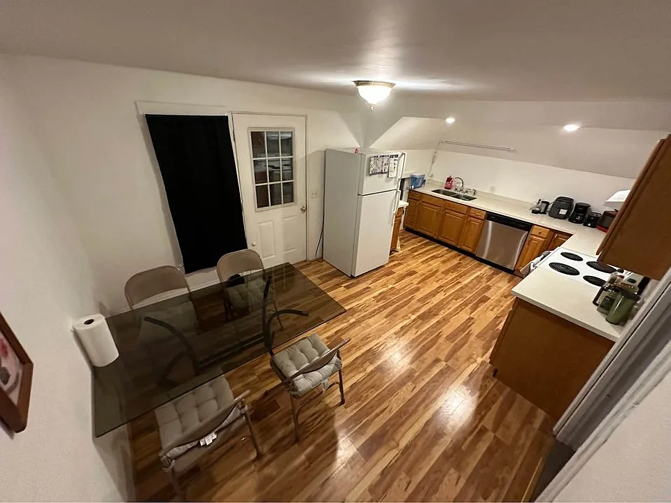 3 bed, 910 sqft, $850 — Photo 4