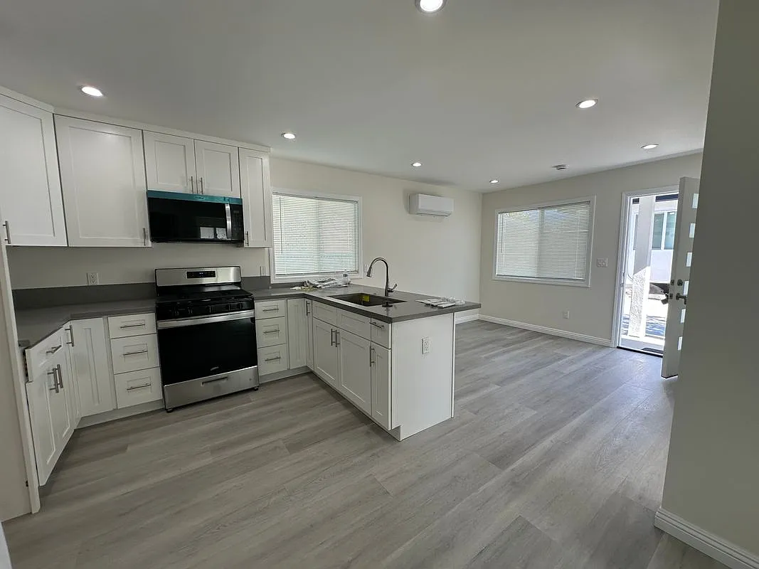 2 bed, 2.0 bath, 616 sqft, $2,500 — Photo 2