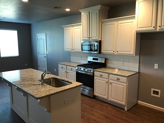 Stainless appliances, gas range, granite countertops in kitc