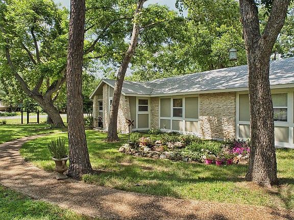 3rd image of 3401 Great Valley Dr