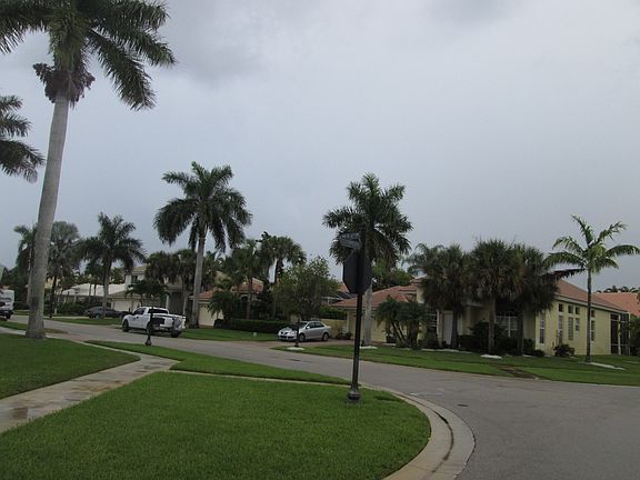 Exterior Neighborhood (street photo)