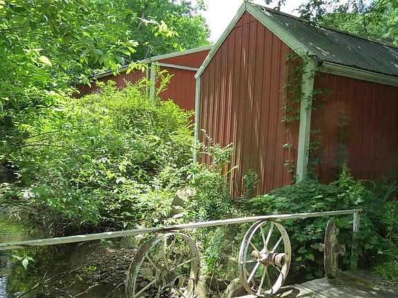 3rd image of 1376 Calf Mountain Rd