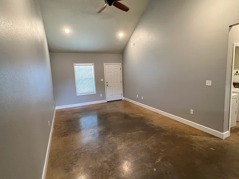 1110 Belt St #B1 — Photo 2