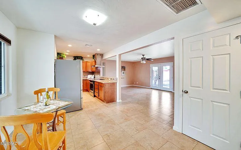 5441 E Hawthorne St — Photo 5