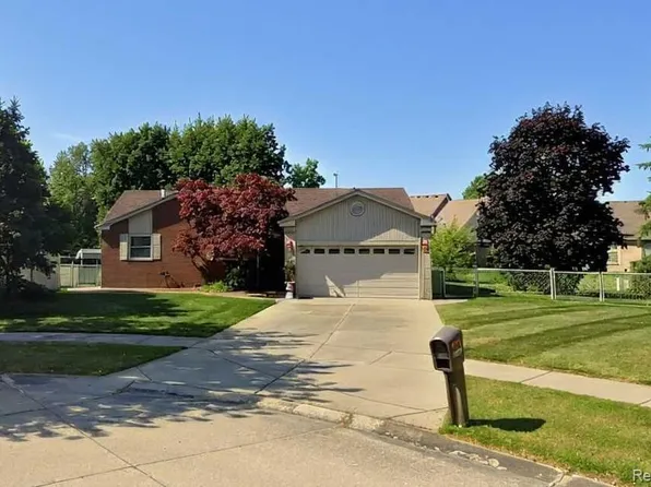 28688 Oldbridge Cir, Chesterfield, MI 48047
