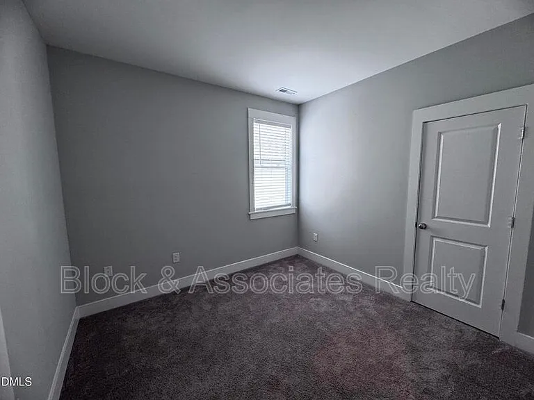 440 Douglas Falls Dr — Photo 14