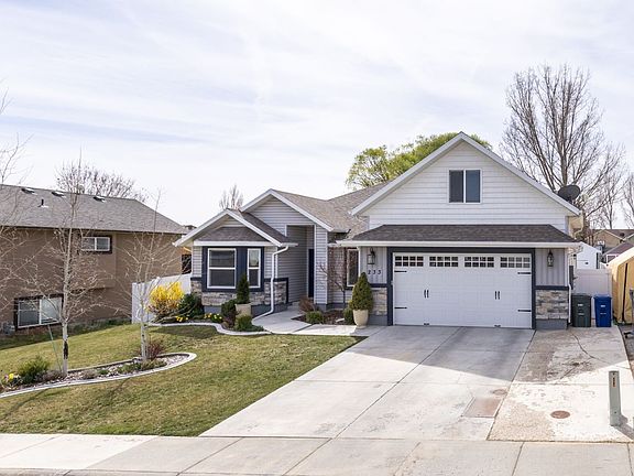 2nd image of 233 Cottonwood Dr