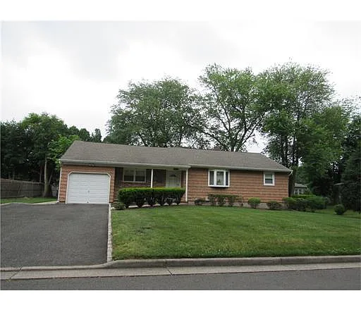 115 Walter St photo 1