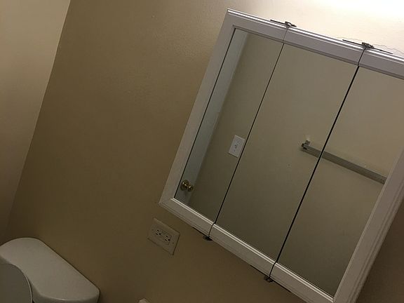 4th image of 901 S Euclid Ave #2