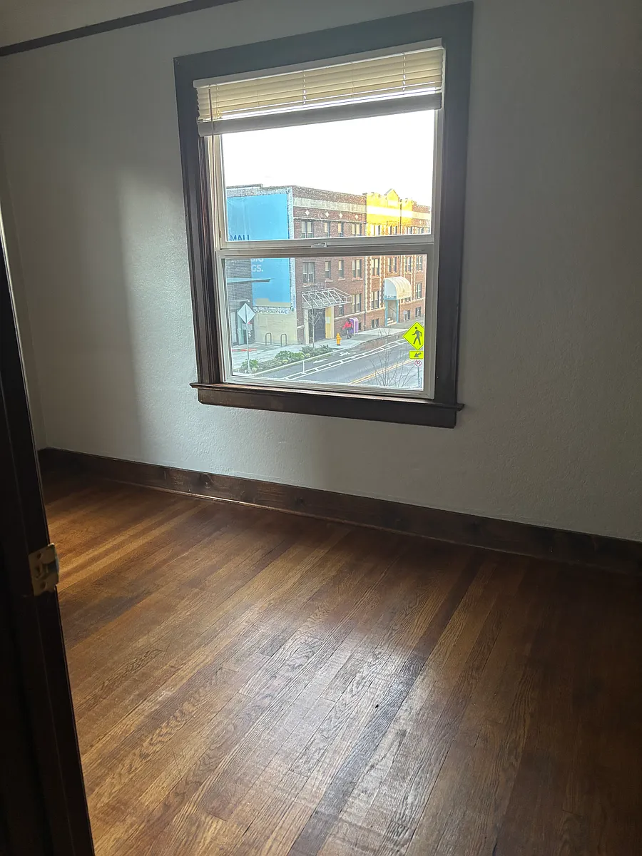 Building Photo - 4541 Brooklyn Ave NE #5