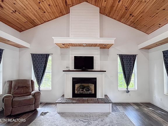4th image of 3851 Katelyns Ln