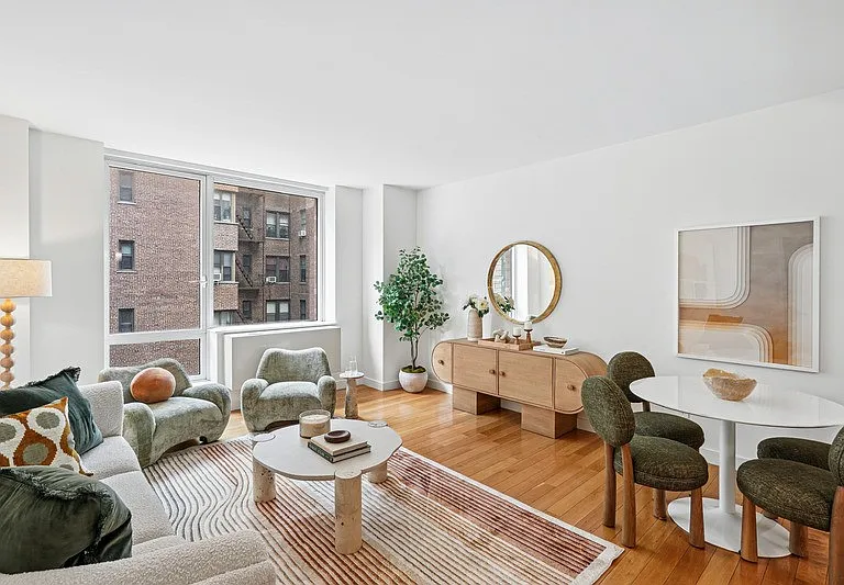 Step into Arbor's stylish living space, featuring modern design, abundant natural light, and chic furnishings. This inviting area is perfect for relaxation or entertaining. Explore your new home today and schedule a visit!