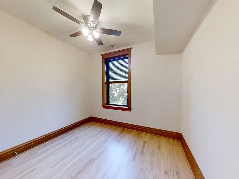 1443 W Belle Plaine Ave #2 — Photo 6