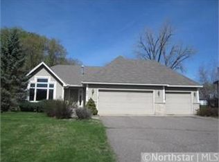 667 Parkwood Cir, Vadnais Heights, MN 55127