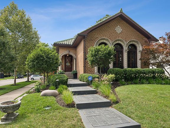 2nd image of 1101 Rossell Ave