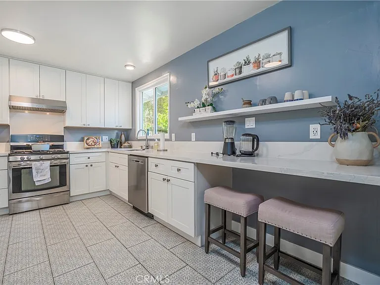 114 E Dexter St — Photo 2