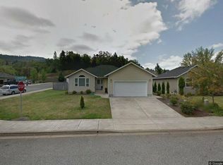 2429 SE Chinaberry Ave, Roseburg, OR 97470