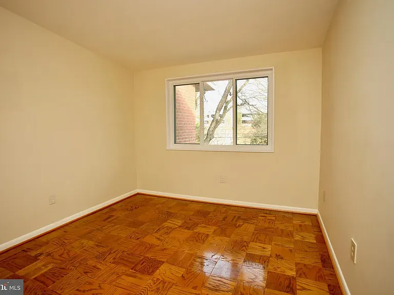 10204 Rockville Pike #402 — Photo 17