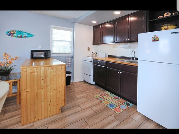3rd image of 1485 N Peninsula Dr #A1