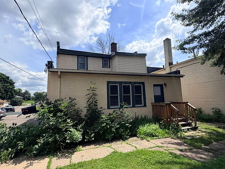 931 Smith Ave S — Photo 2