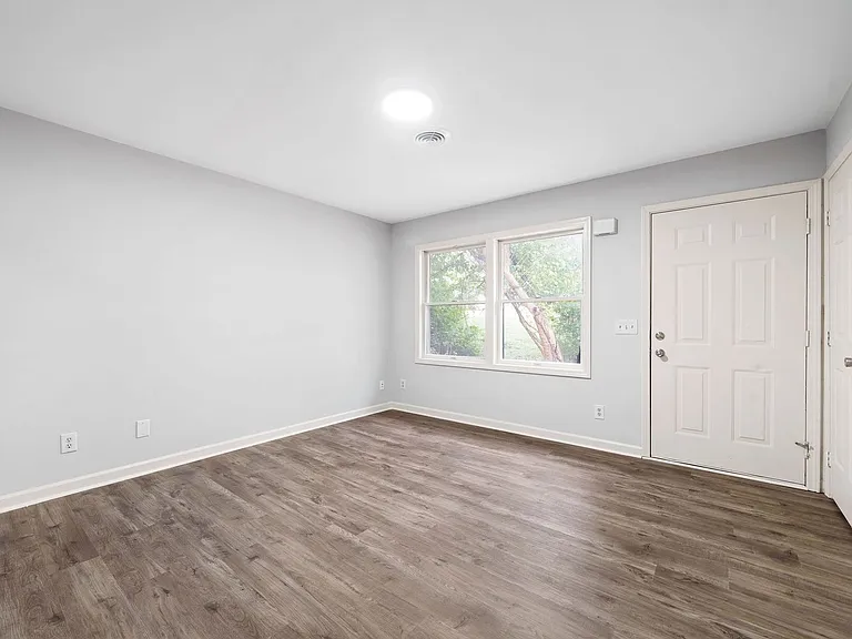 Park Ln - 221 — Photo 5