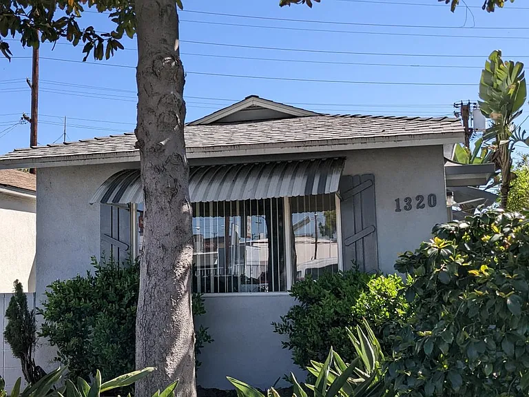 1320 N Hollywood Way #B — Photo 1
