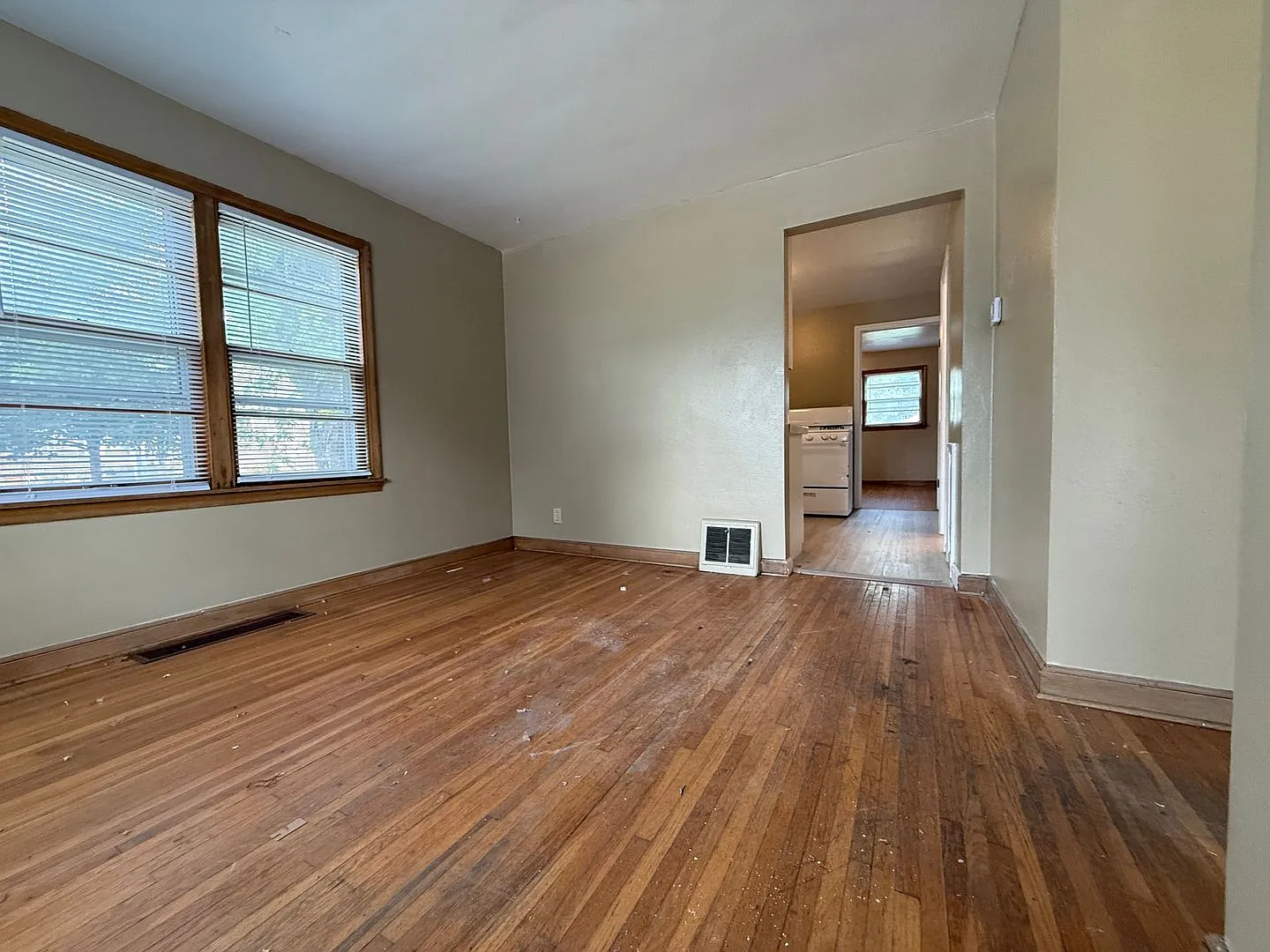 Great 2+ Bedroom Single Family Home off West 7th in St Paul — Photo 4