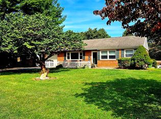 5 Cedar Dr, Willow Street, PA 17584