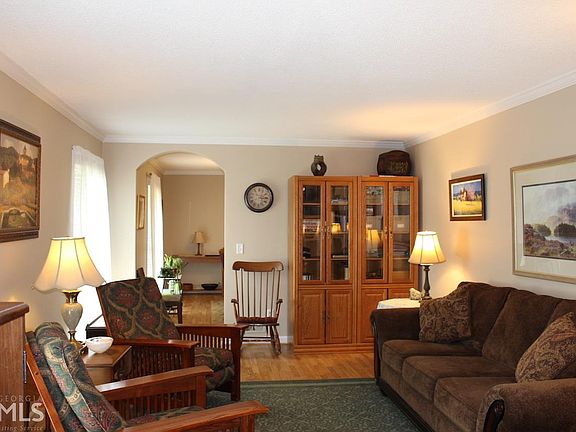 4th image of 184 York Dr